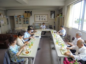 学校評議委員会　給食試食